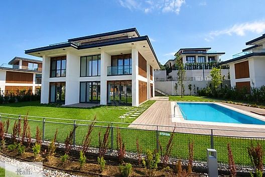 Zekeriyaköy'de bir villa sitesi